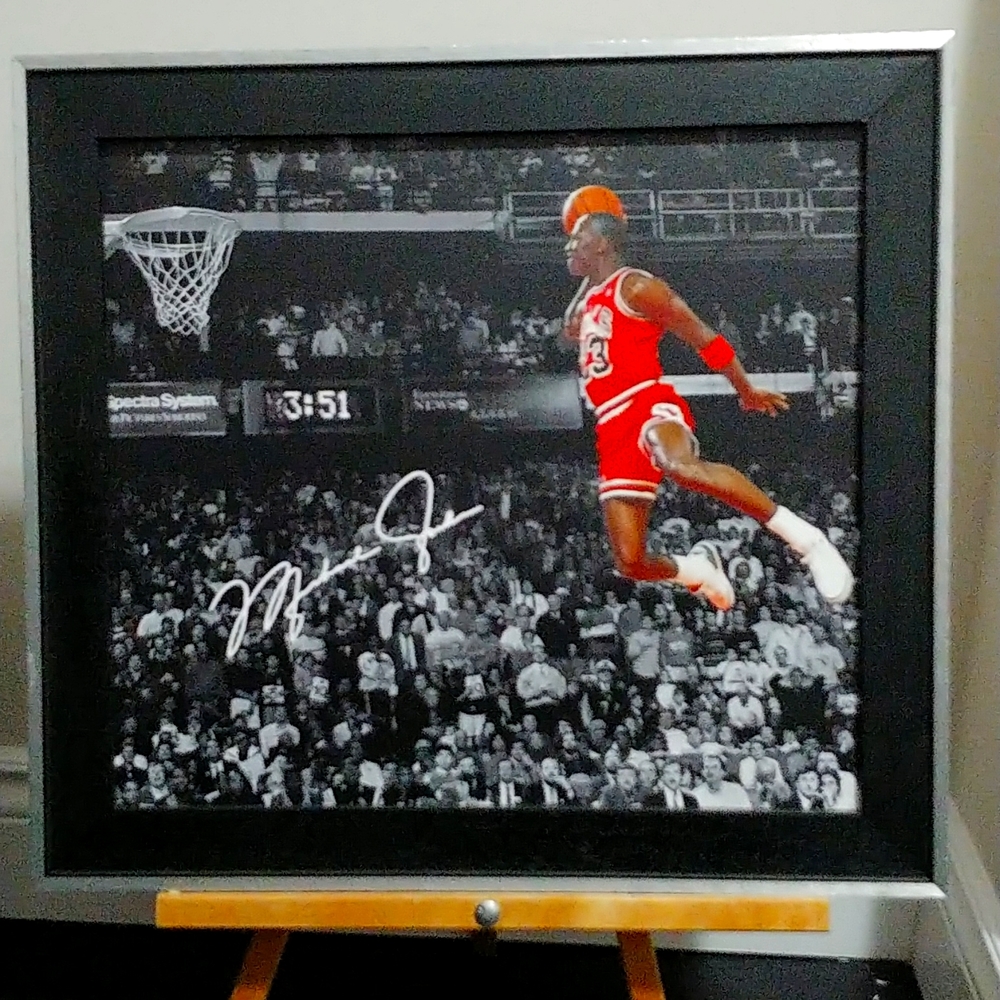 Laminated framed print - Michael Jordan